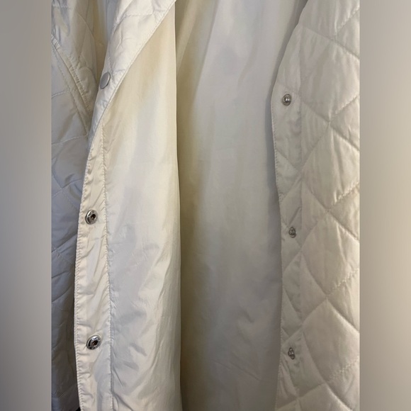 Woman’s jacket - Picture 10 of 11